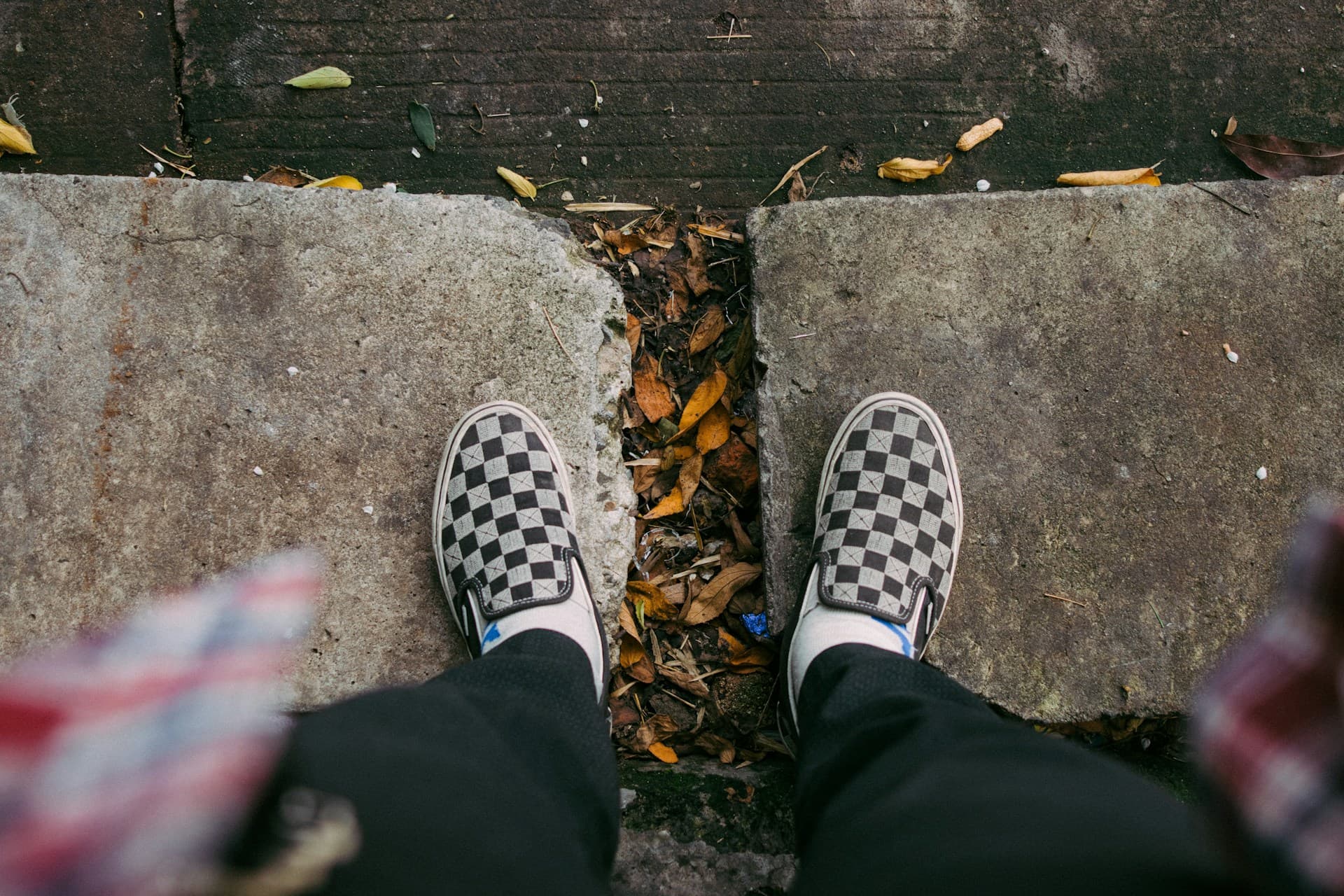 Klasické tenisky vs. slip-on