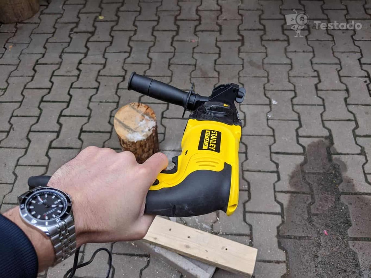 test vrtacího kladiva Stanley Fatmax SFMEH210
