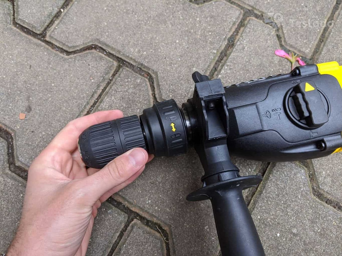 test vrtacího kladiva Stanley Fatmax SFMEH210