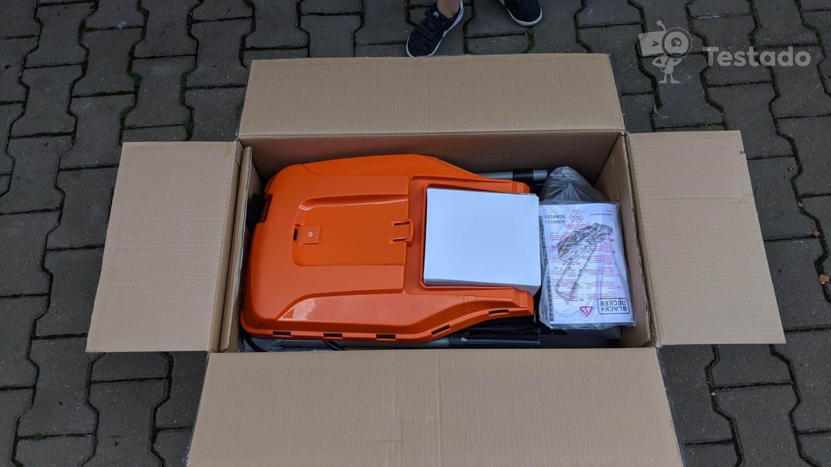 recenze Black & Decker BCMW3318 - obsah balení