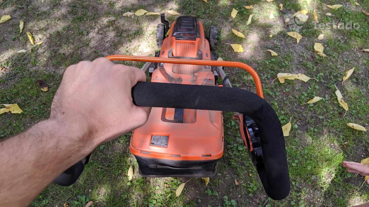 test sekačky Black & Decker BCMW3318