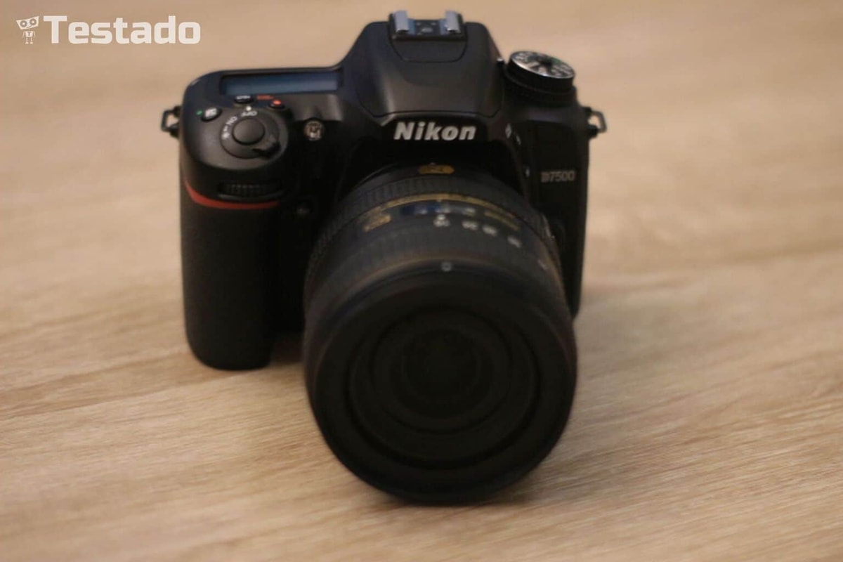 Nikon D7500