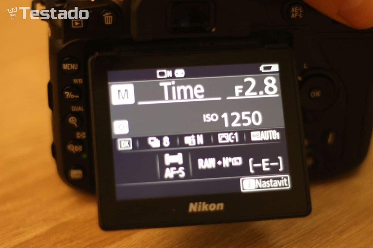 Nikon D7500