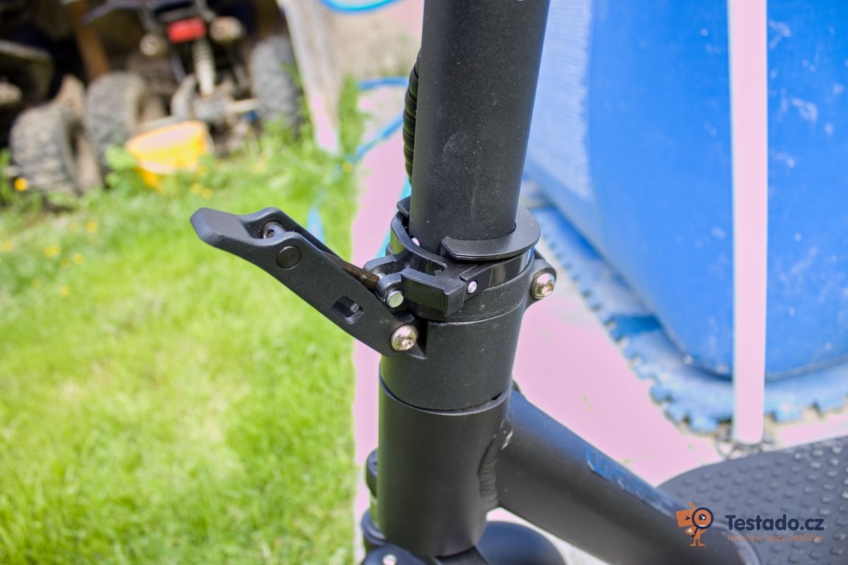zajištěná řídící tyč koloběžka W-TEC Lambreto Max recenze