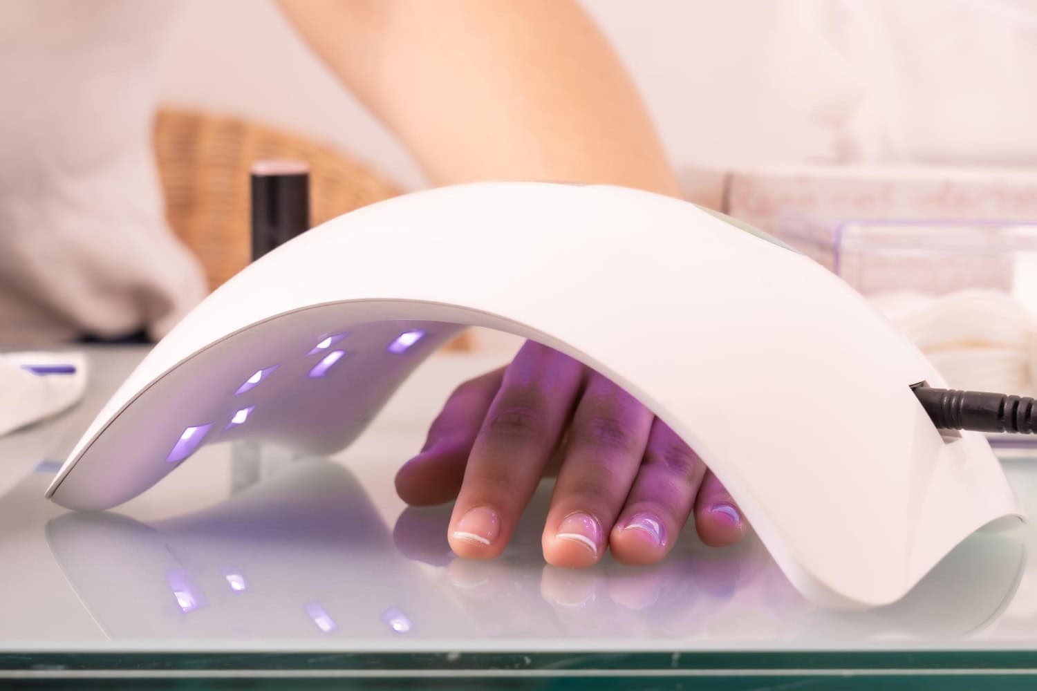 Testy UV lamp na nehty