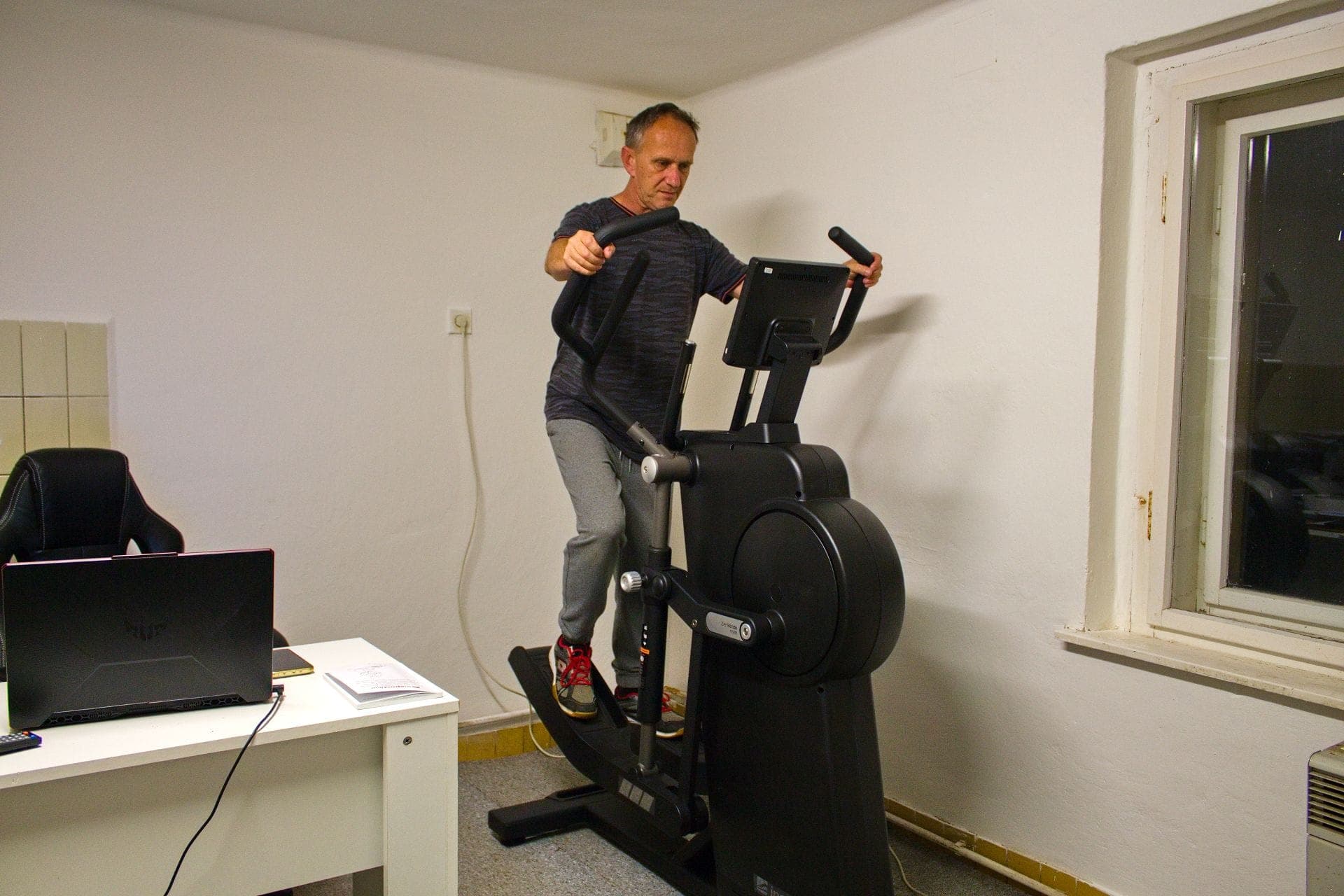 recenze Testado eliptický trenažér inSPORTline ZenStride 1200