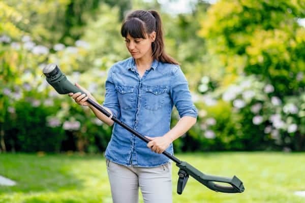 kompaktní bateriová sekačka Bosch EasyGrassCut 18-260 recenze