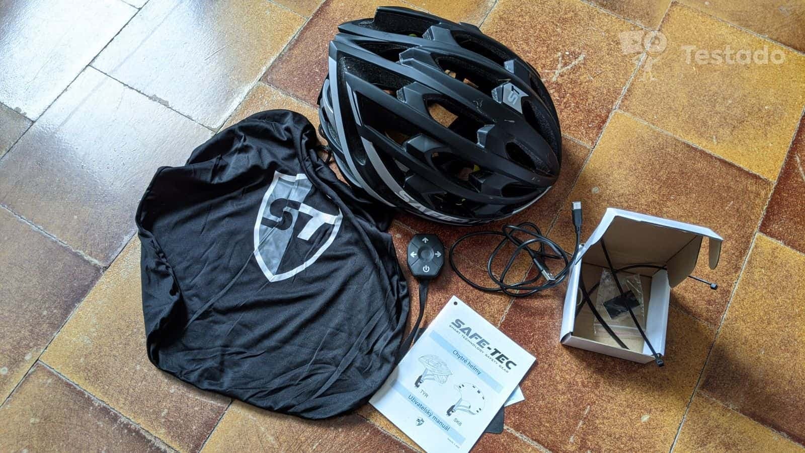 Recenze helmy Safe-Tec TYR 3 - obsah balení