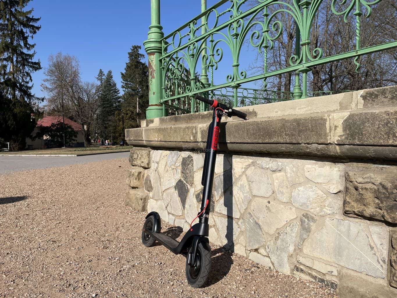 Recenze a test elektrokoloběžky Aerium HX8 - Výdrž baterie a nabíjení