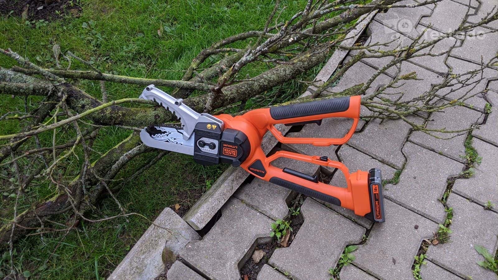 recenze Black & Decker GKC1000L Alligator