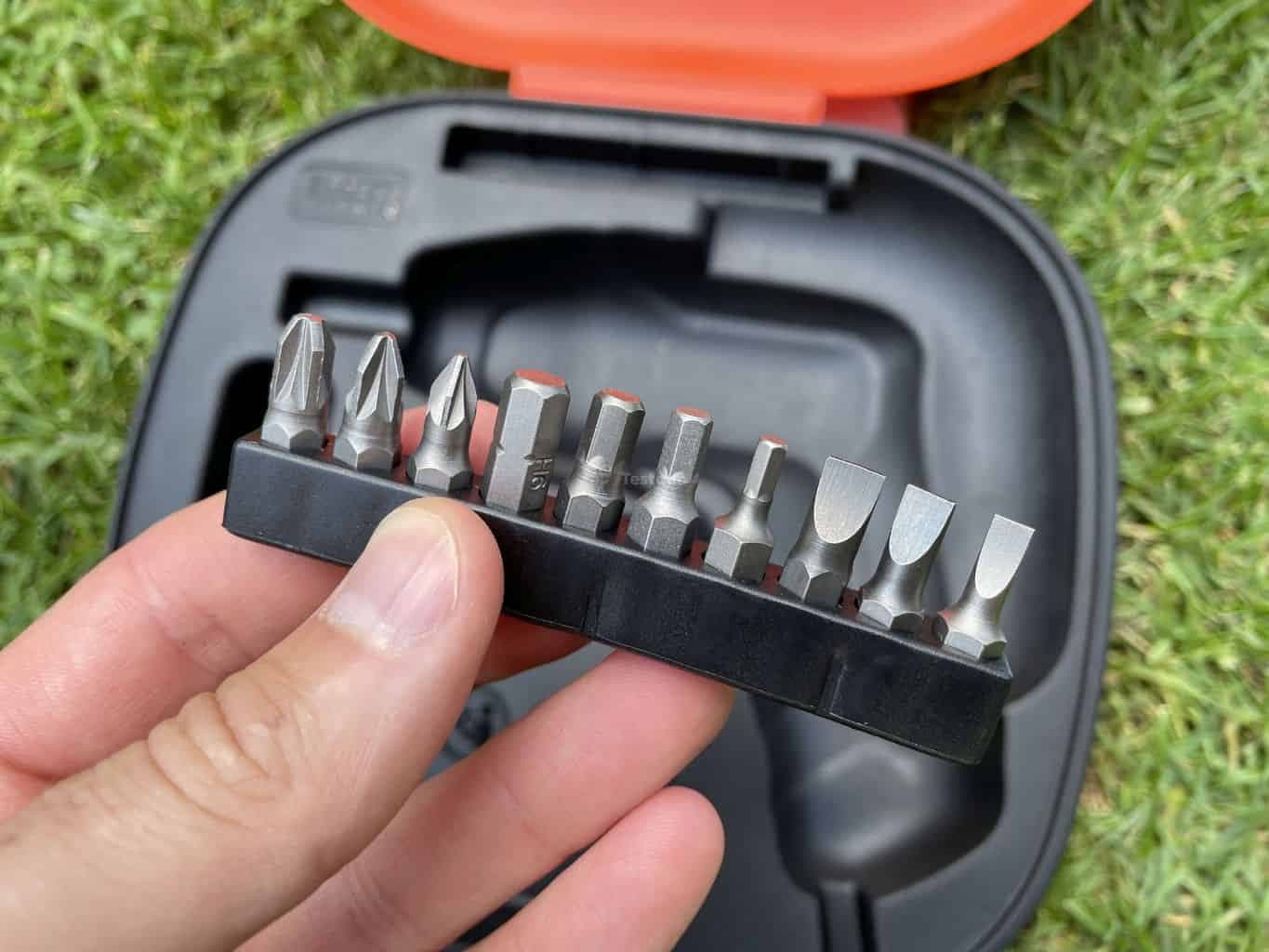 Black & Decker BCF611CK - nabíjení a výdrž baterie
