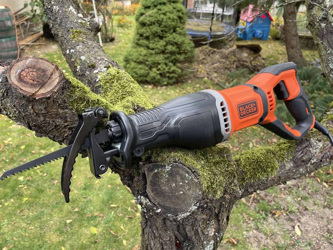 Recenze mečové pily Black & Decker BES301