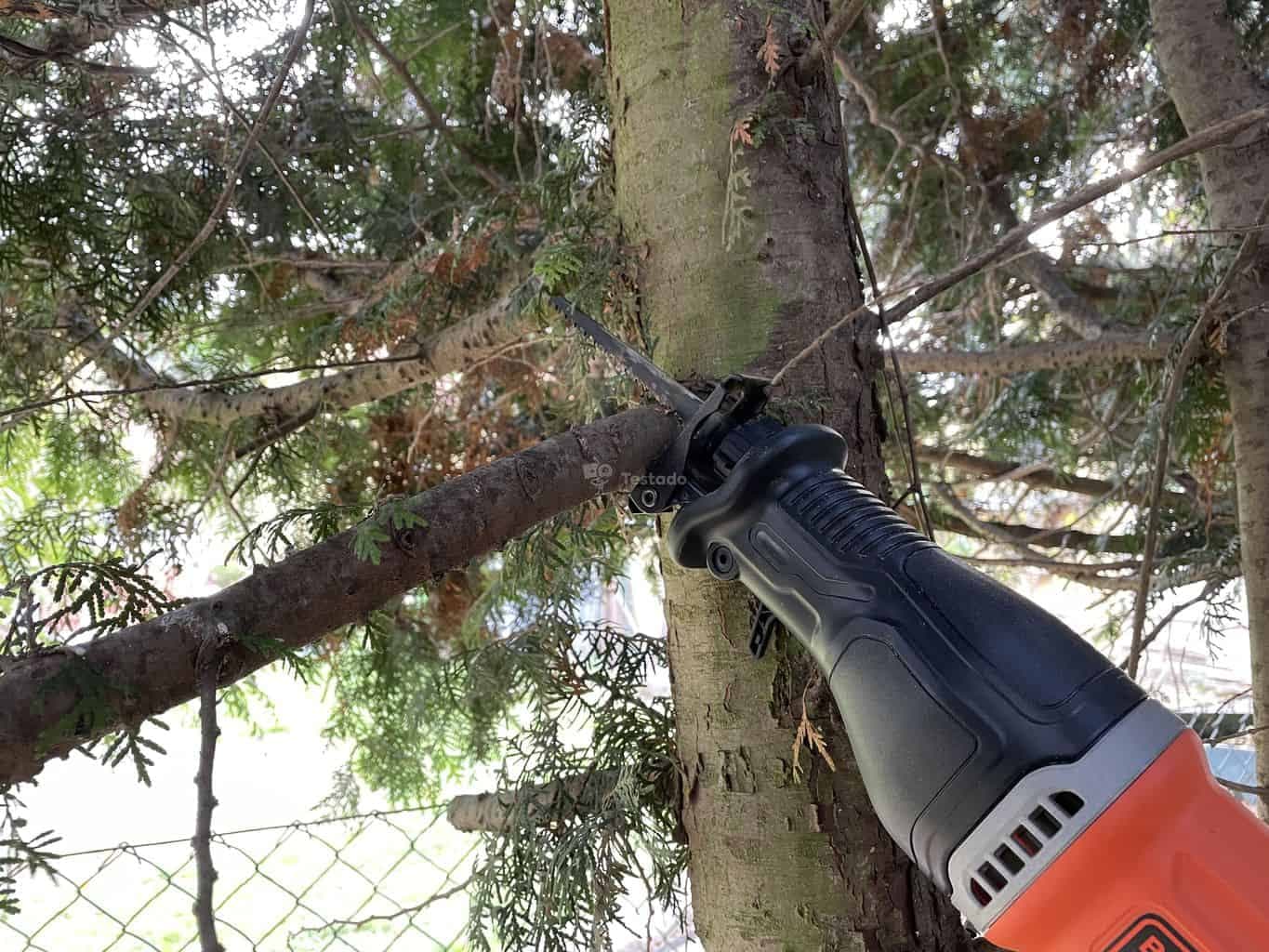 Black & Decker BES301 - test řezání dřeva