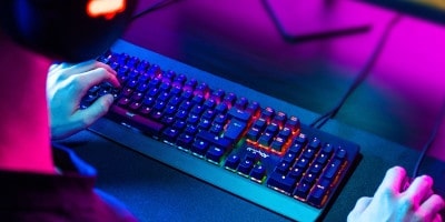 Recenze herní klávesnice Niceboy ORYX K610 Chameleon