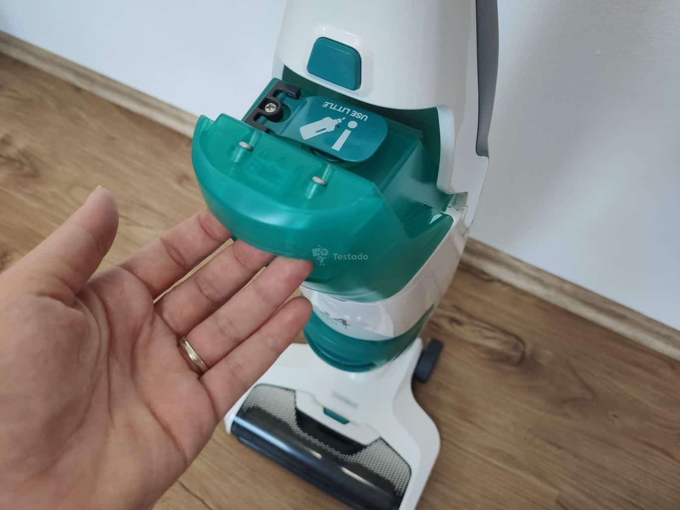 Recenze vysavače a mopu Leifheit Regulus Aqua PowerVac - ovládání