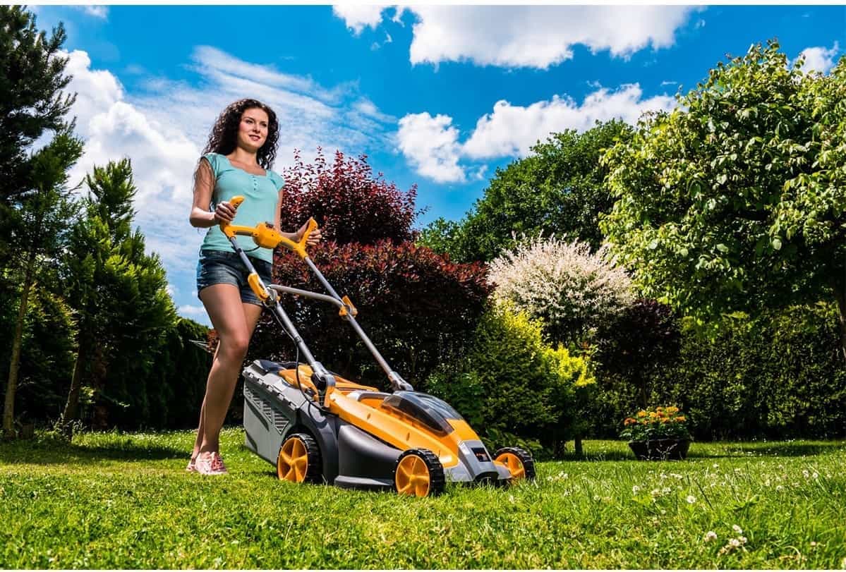 aku sekačka Riwall PRO RALM 3740i záběr
