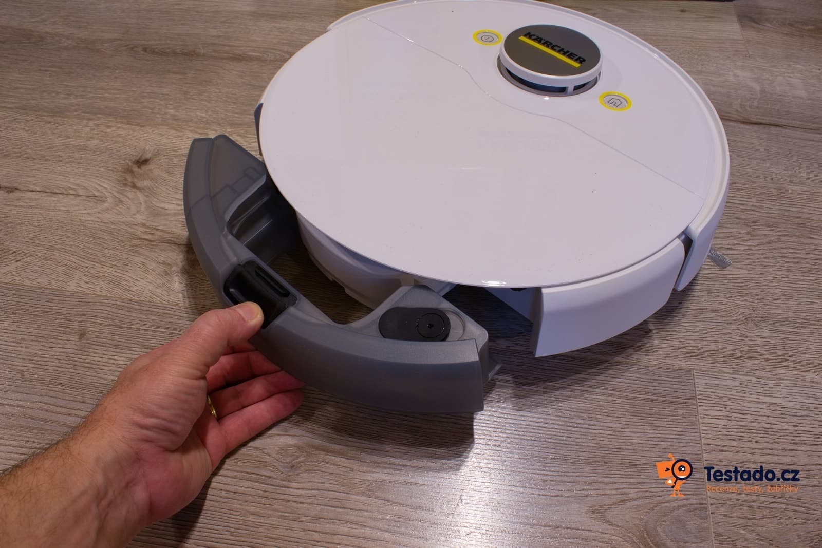 Robotický vysavač Kärcher RCV 5 nádoba na vodu recenze vysavače