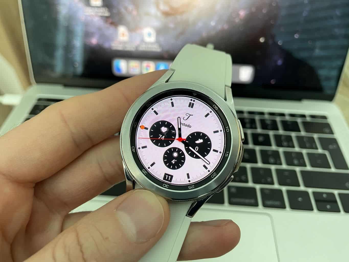 Galaxy Watch4 Classic - Design a konstrukce